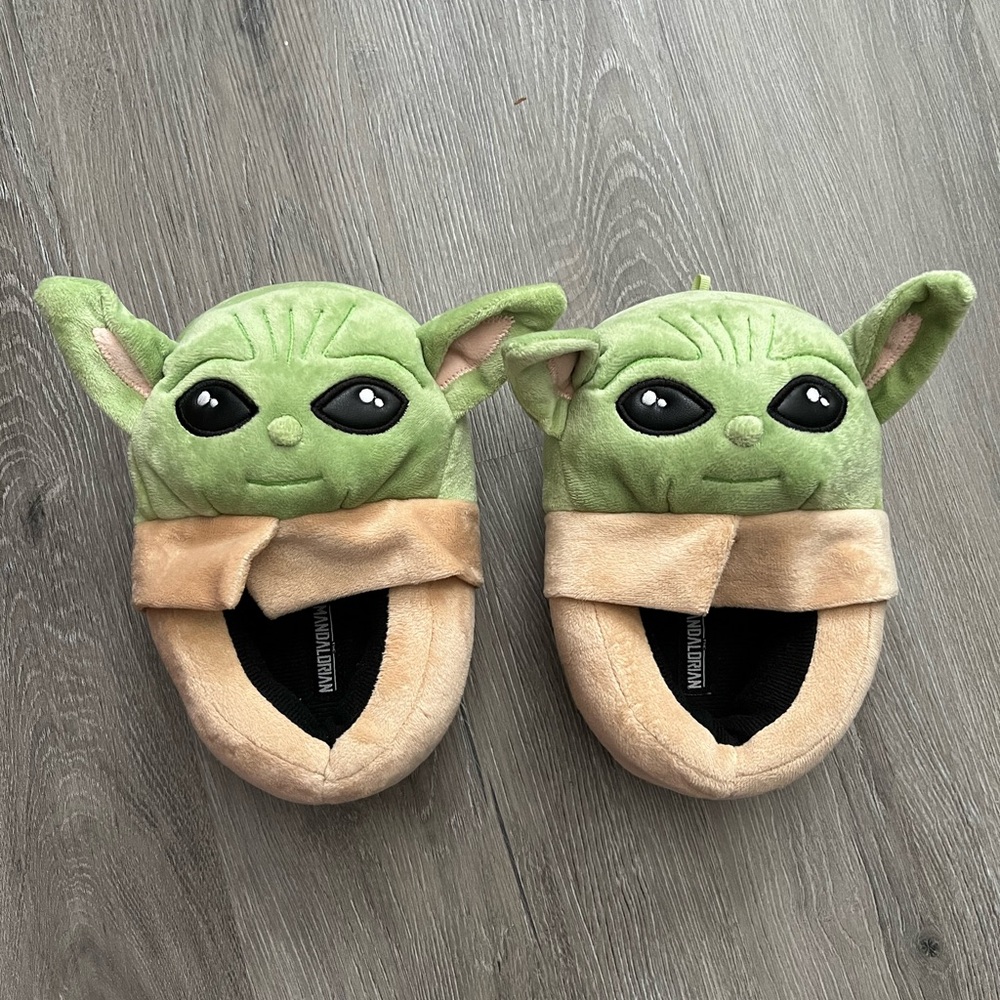 Yoda Star Wars Green and Tan Kids’ Character Slippers, Size 11/12